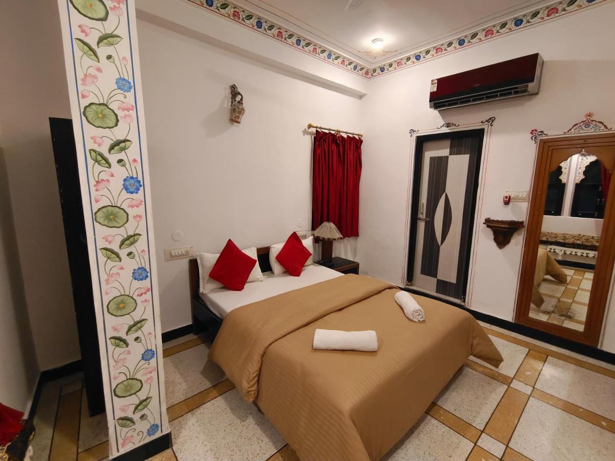 The Rustic Monk Hostel Udaipur Exterior photo