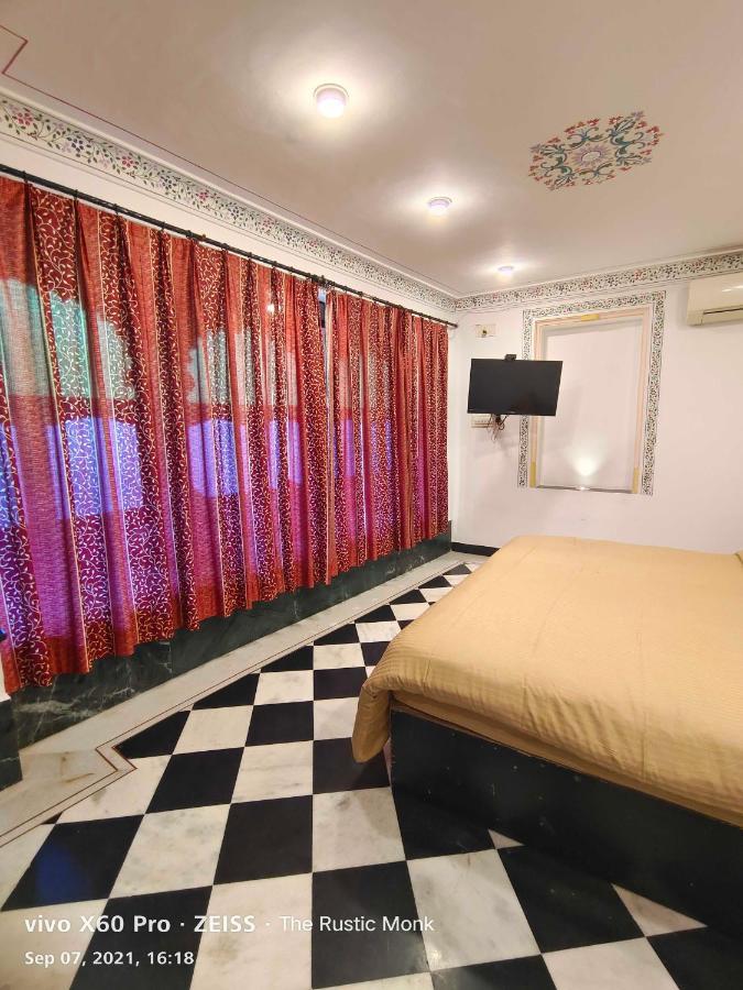The Rustic Monk Hostel Udaipur Exterior photo