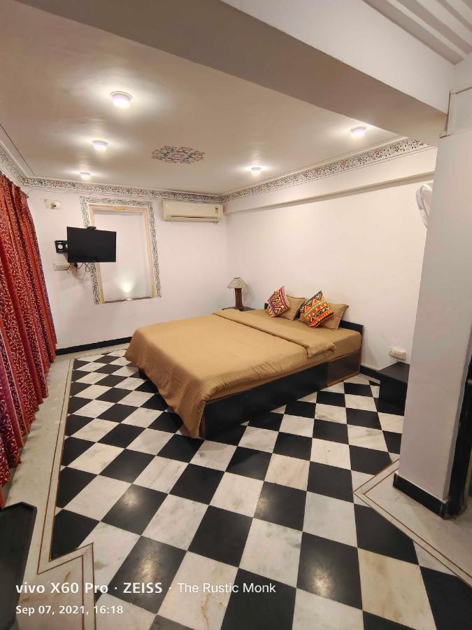 The Rustic Monk Hostel Udaipur Exterior photo
